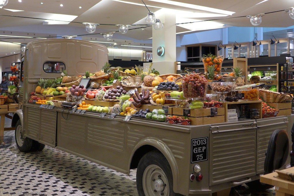 Paris, France, Fresh Fruits on Display Luxury Grocery Food Shopping in  French Department Store, Le Bon Marché, La Grande Épicerie De Paris,  neighborhood grocery store vegetables, vintage food truck Stock Photo 