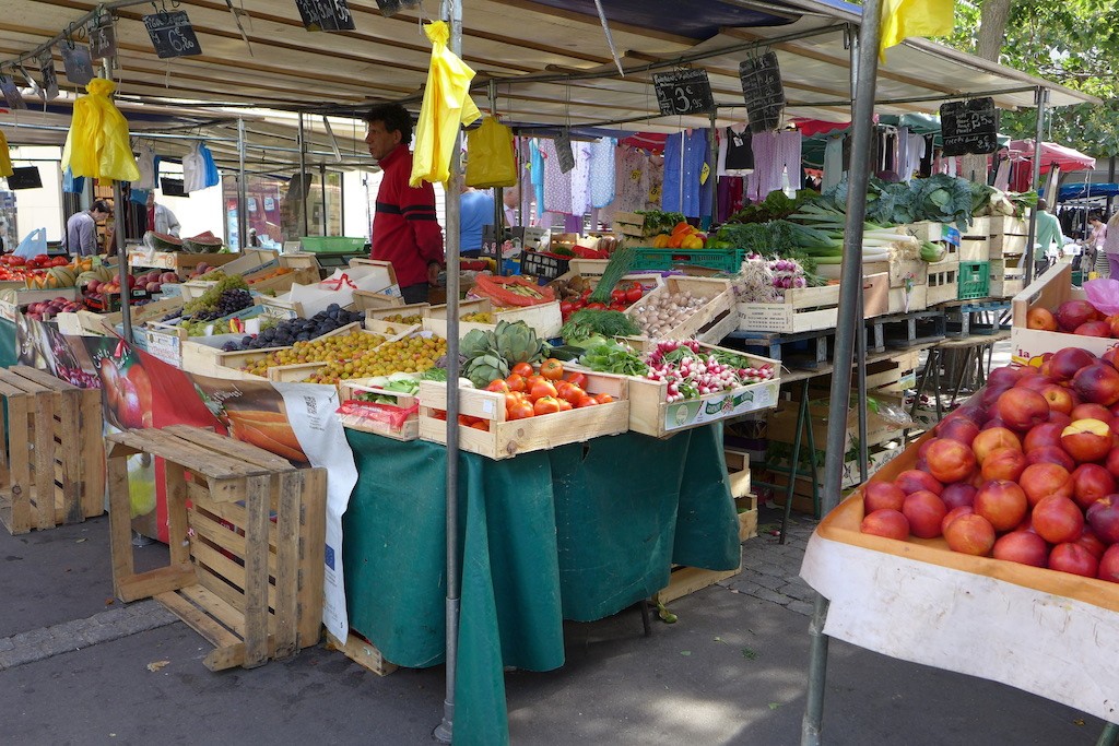 Marche Aligre Paris-fruit stand