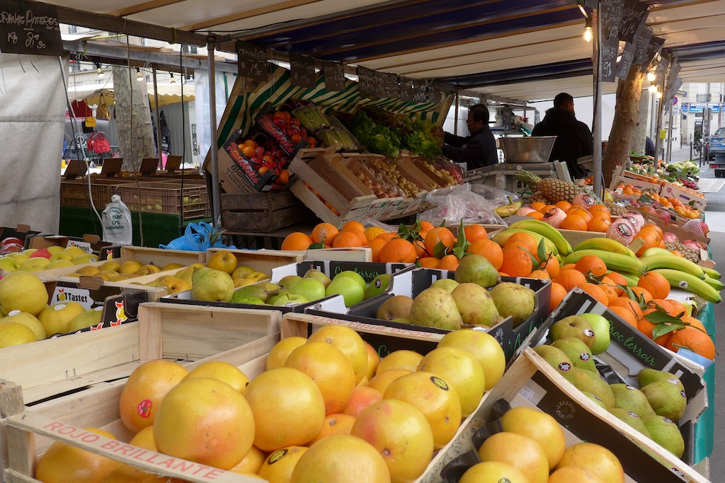 Marche Monge Paris-fruit and vegetable stand