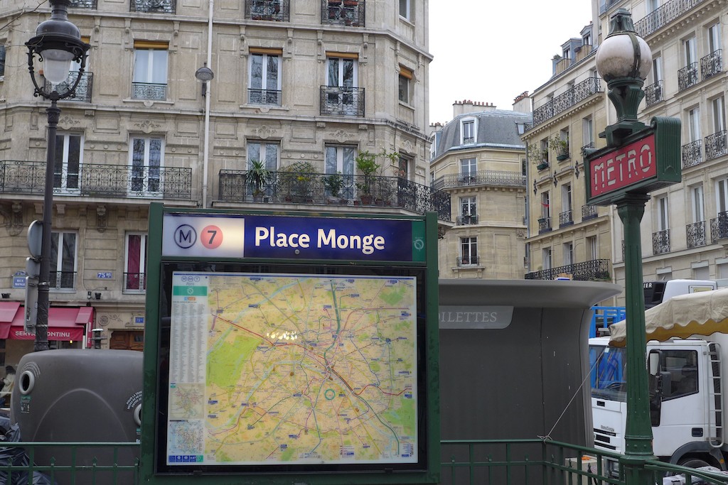 Marche Monge Paris-metro place monge