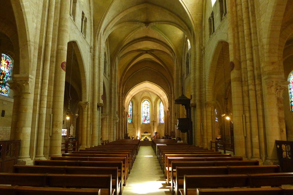 Saint Pierre de Montmartre - the Inside