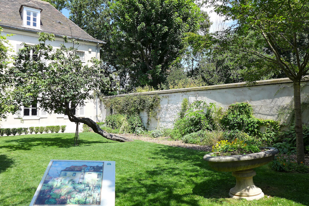 Musee de Montmartre-The Renoir Gardens in front of the 12 Cortot