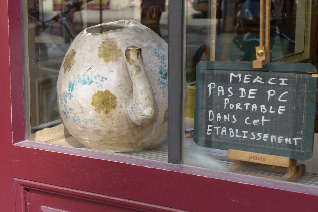 Rue des rosiers-Tearoom le loir dans la theiere