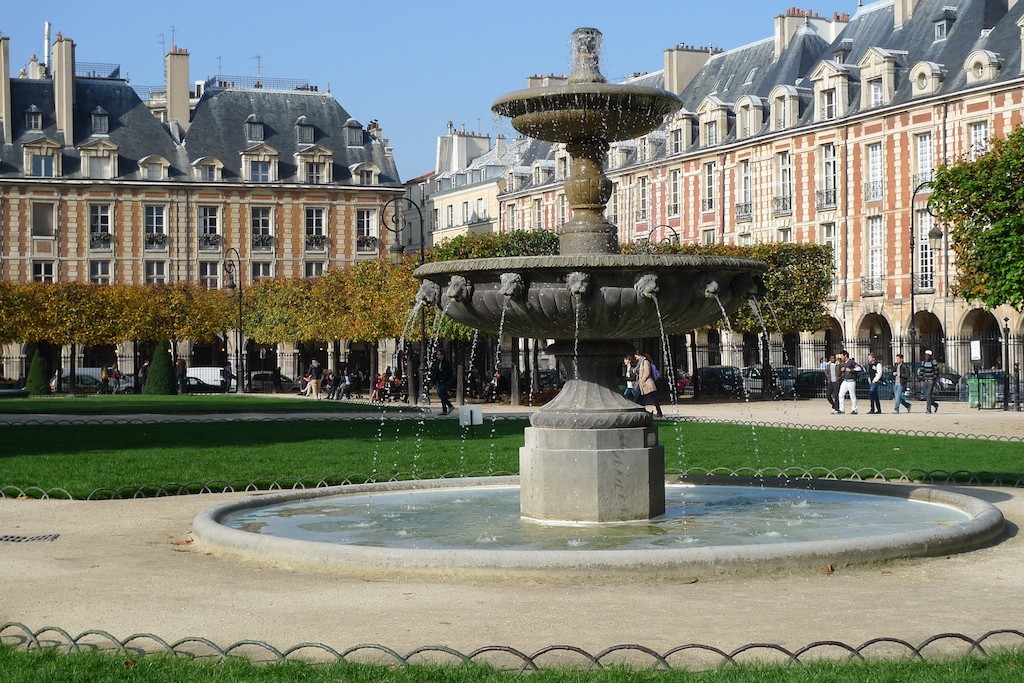 Place des Vosges-Paris-Marais