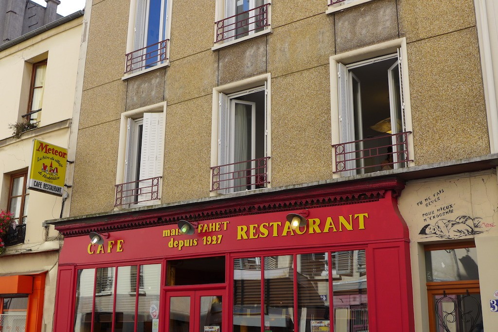 Restaurant and MissTIc painting - rue des Cinq Diamants