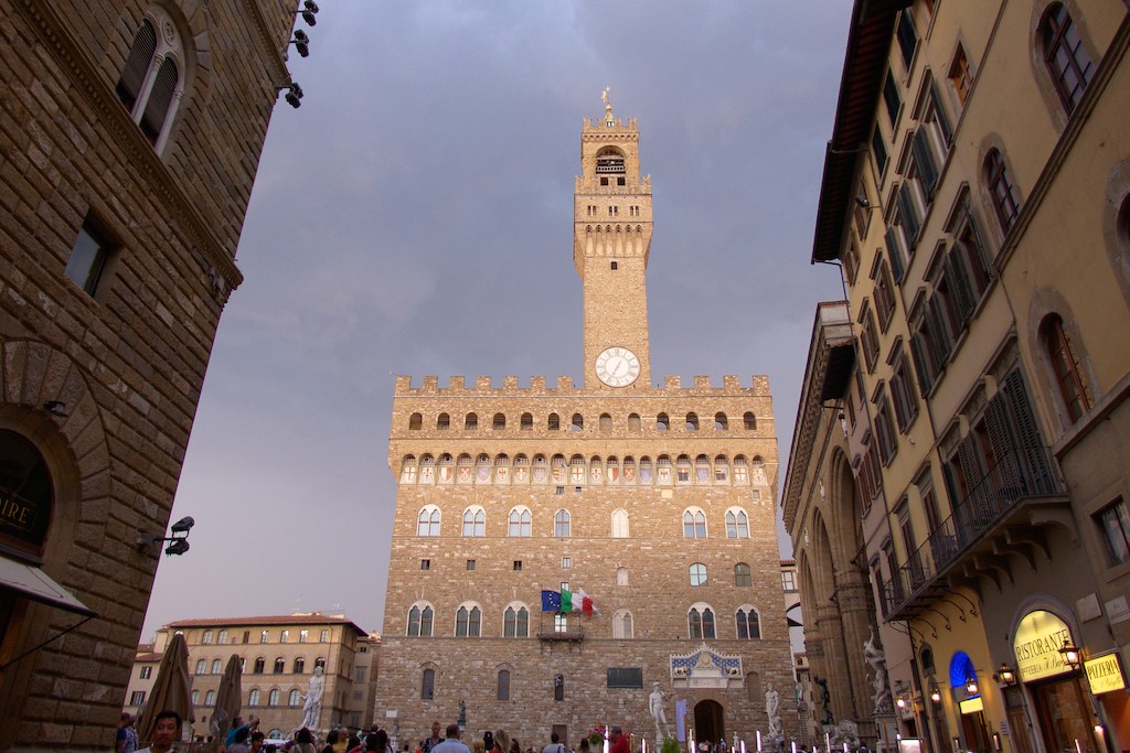 Florence-Piazza della Signoria at night