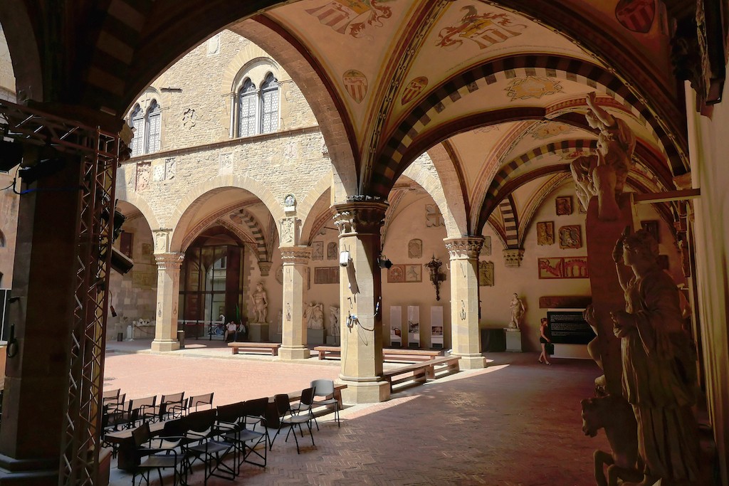 Florence-the Bargello-the yard