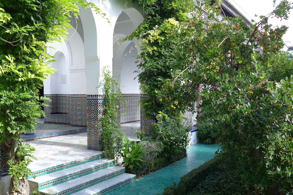 Paris-The Mosque-inside the patio