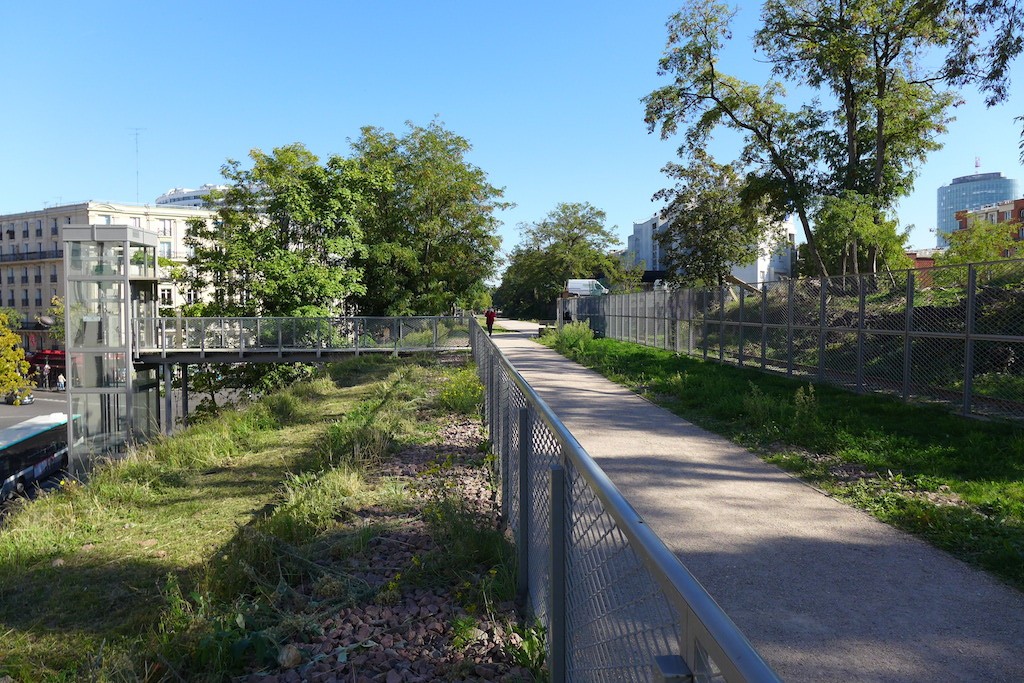 Petite Ceinture du 15eme-Paris-Arrival Place Balard