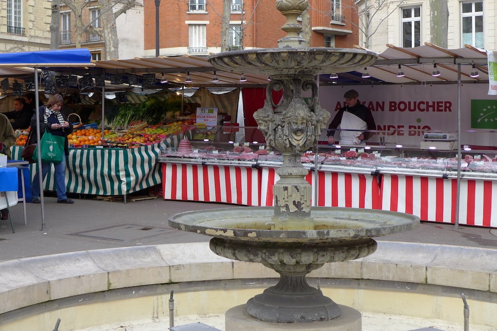 March Monge Paris-The fountain