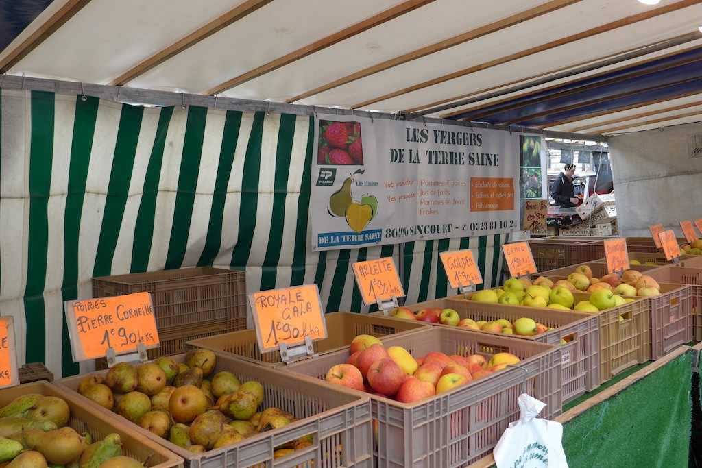 Marche Monge Paris-apples and pears