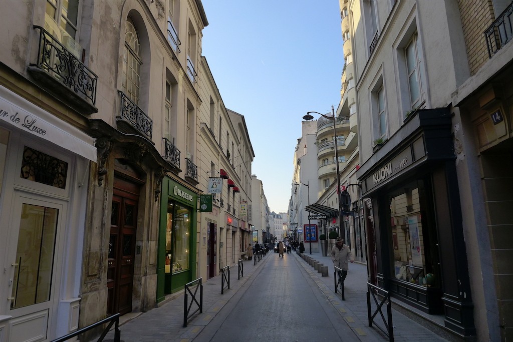 Exploring Passy-Paris-Rue de l'Annonciation