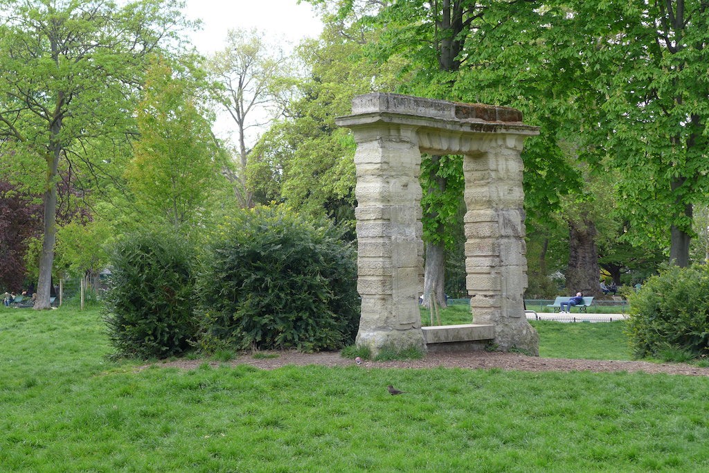 Parc Monceau Paris - Antique doorway