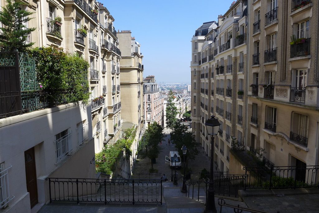 Montmartre-Views rue du Mont cenis